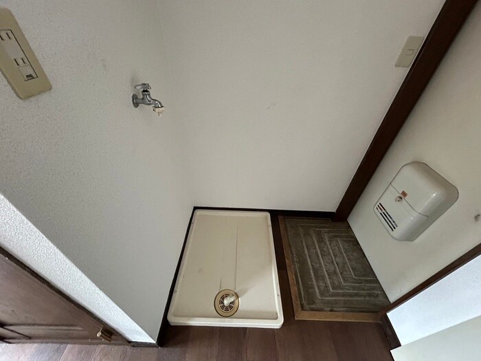 物件内観写真12　(洗濯機置場)