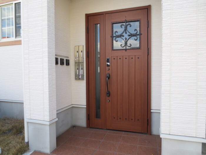 物件外観写真2　(エントランス部分)