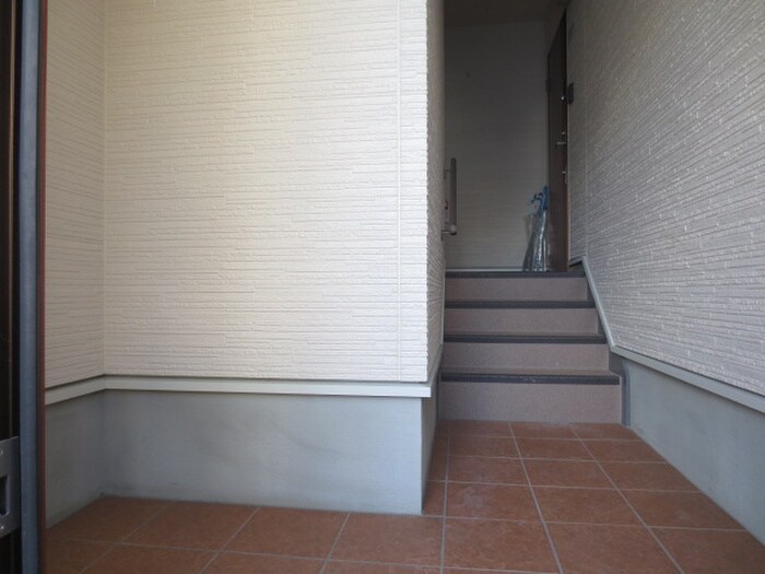 物件外観写真5　(エントランス部分)