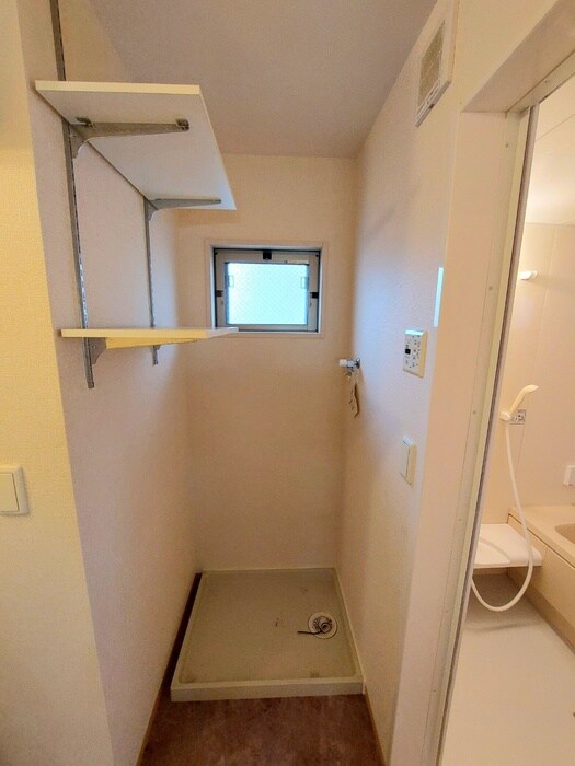 物件内観写真13　(洗濯機置場)