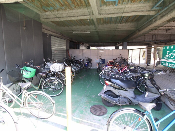 物件外観写真5　(駐輪場)