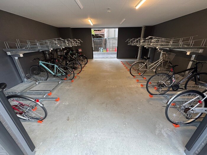 物件外観写真5　(駐輪場)