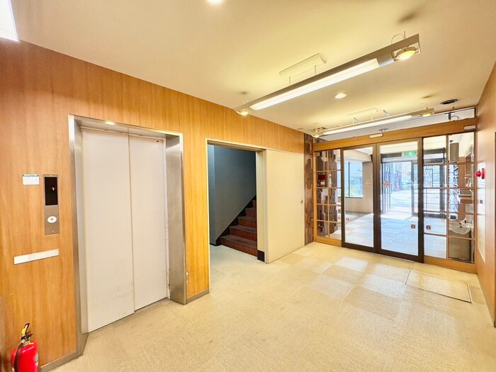 物件外観写真4　(エントランス部分)