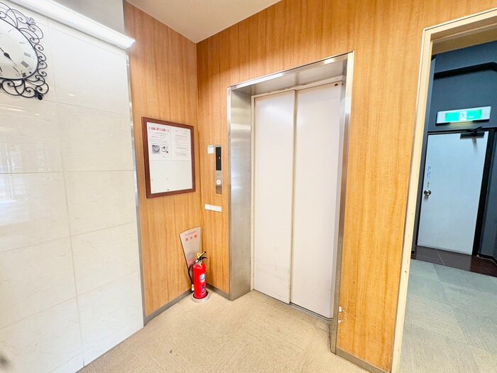 物件外観写真5　(エントランス部分)