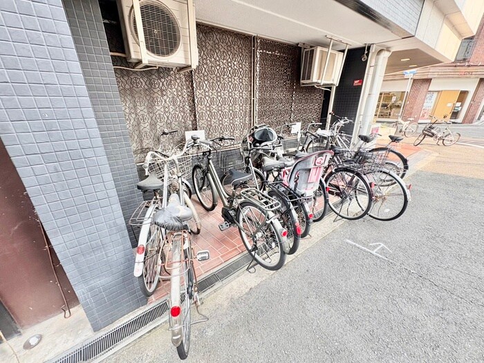 物件外観写真6　(駐輪場)