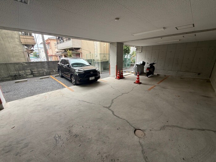 物件外観写真6　(駐車場)