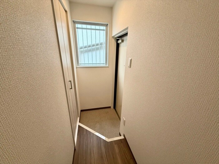 物件内観写真7　(玄関)
