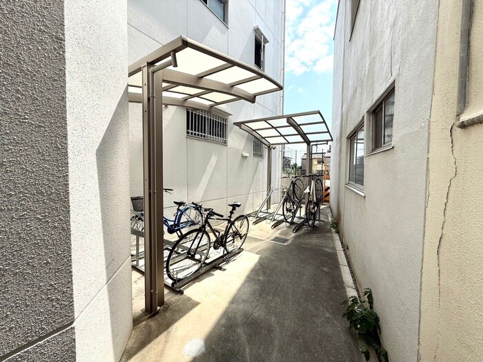 物件外観写真3　(駐輪場)