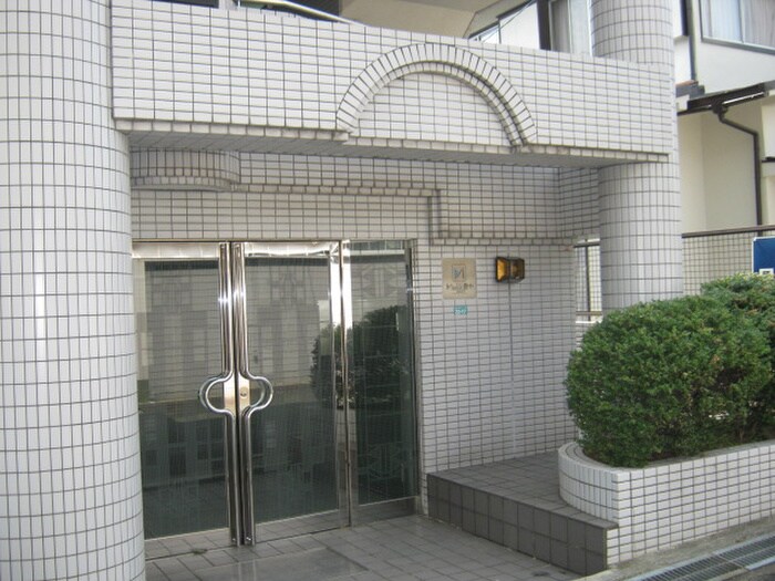 物件外観写真3　(エントランス部分)