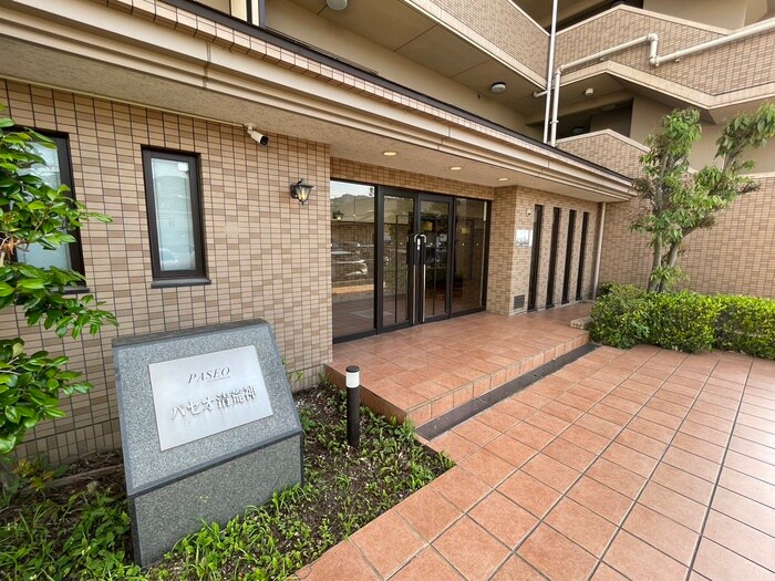 物件外観写真2　(エントランス部分)