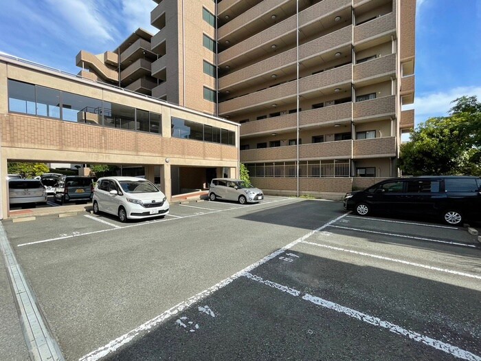 物件外観写真4　(駐車場)