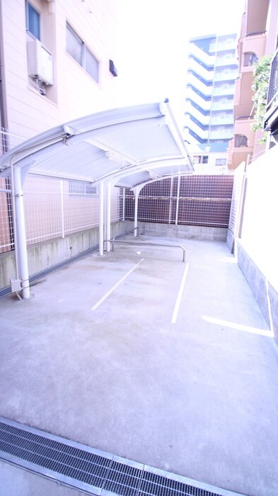 物件外観写真5　(バイク置き場)