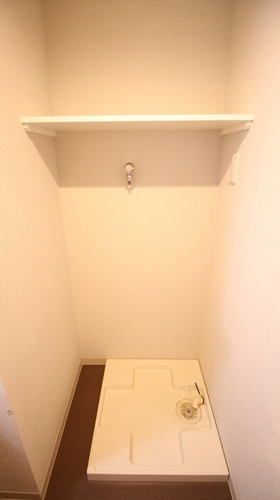 物件内観写真18　(洗濯機置場)