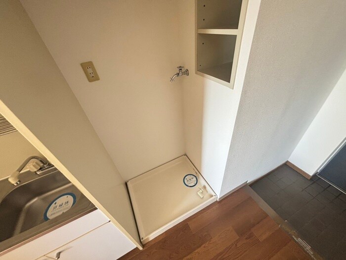 物件内観写真18　(洗濯機置場)