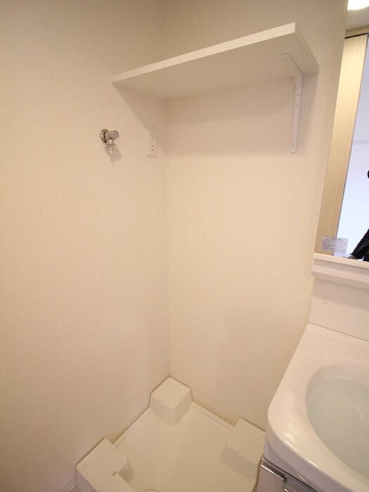 物件内観写真10　(洗濯機置場)