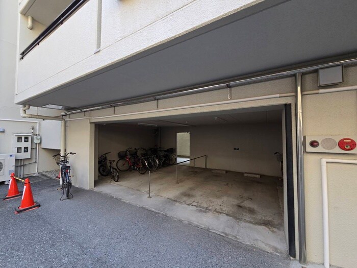物件外観写真5　(駐輪場)