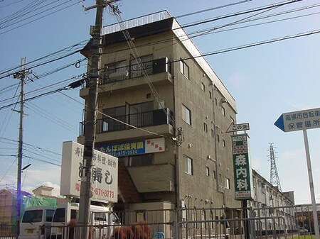 プルシャン城南外観写真