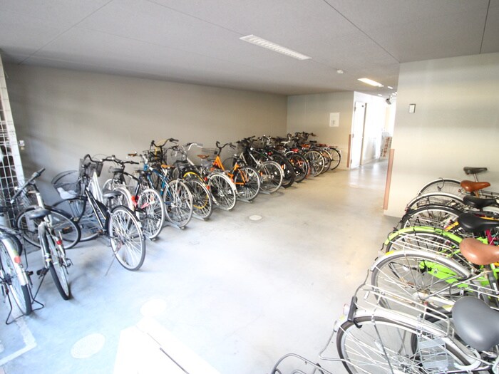 物件外観写真5　(駐輪場)