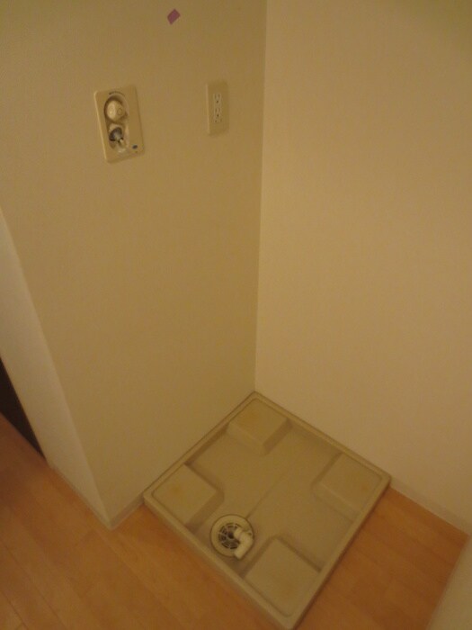 物件内観写真14　(洗濯機置場)