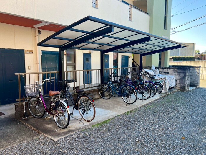 物件外観写真3　(駐輪場)
