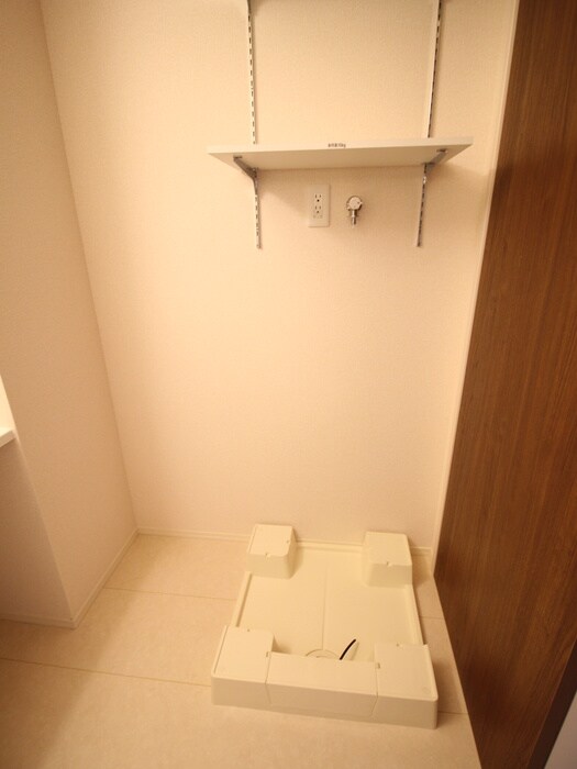 物件内観写真14　(洗濯機置場)