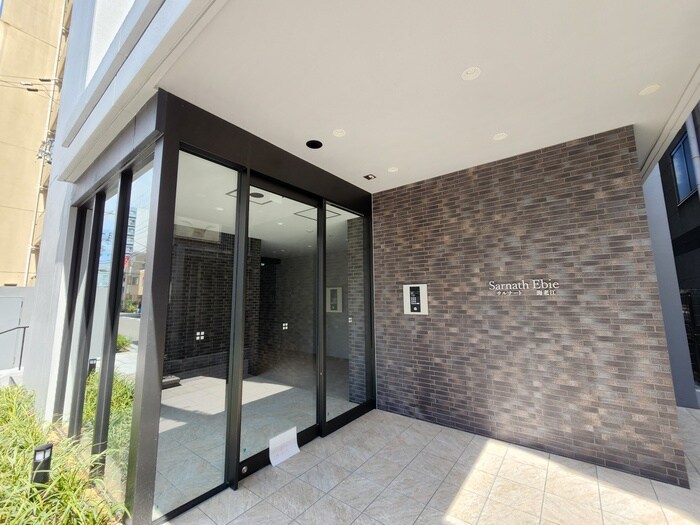 物件外観写真3　(エントランス部分)