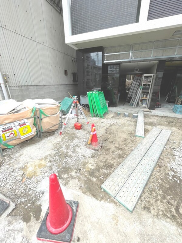 建築中