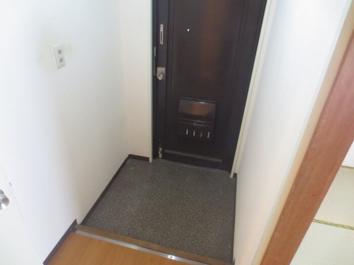 物件内観写真12　(玄関)