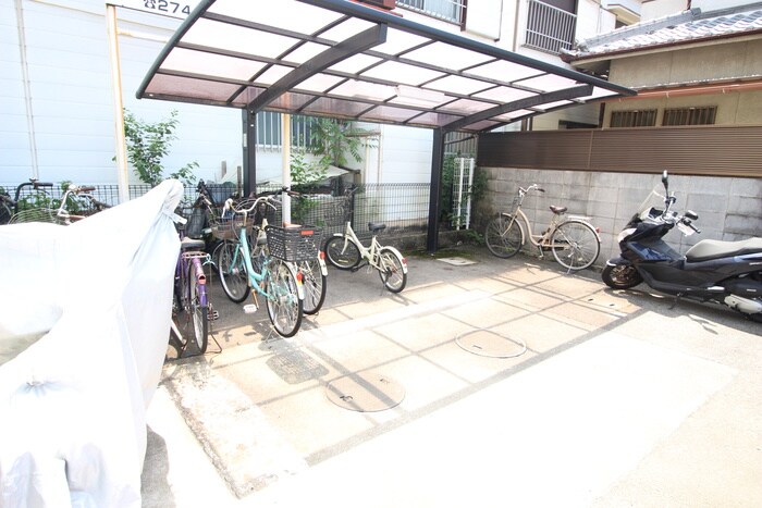 物件外観写真4　(駐輪場)