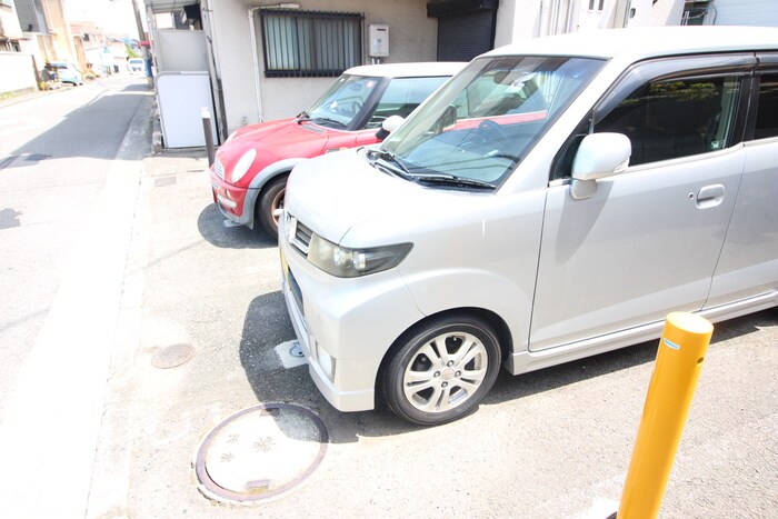 物件外観写真5　(駐車場)