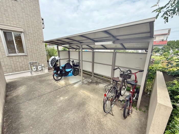 物件外観写真3　(駐輪場)