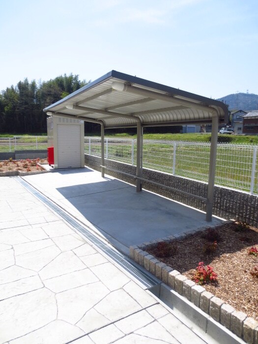 物件外観写真2　(駐輪場)