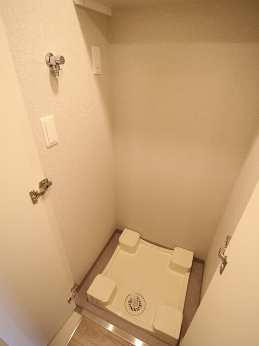 物件内観写真8　(洗濯機置場)