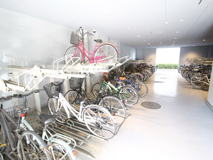 物件外観写真4　(駐輪場)