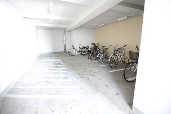 物件外観写真2　(駐輪場)