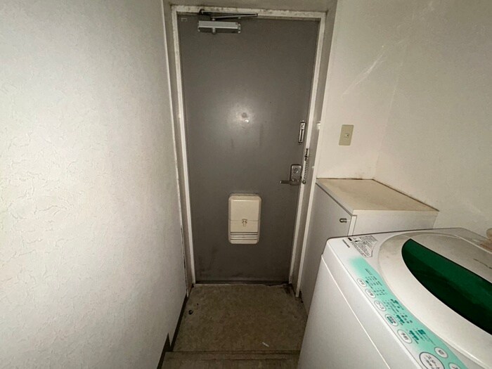 物件内観写真16　(玄関)