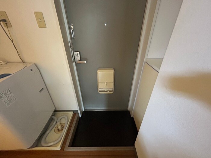物件内観写真16　(玄関)