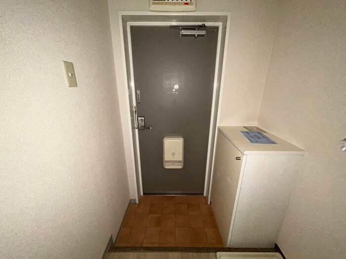 物件内観写真16　(玄関)