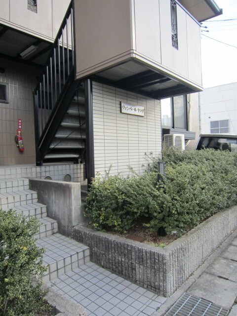 物件外観写真5　(エントランス部分)