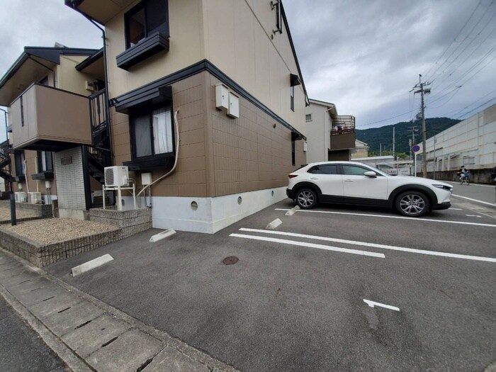 物件外観写真6　(駐車場)