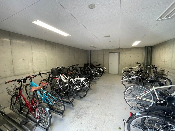 物件外観写真6　(駐輪場)