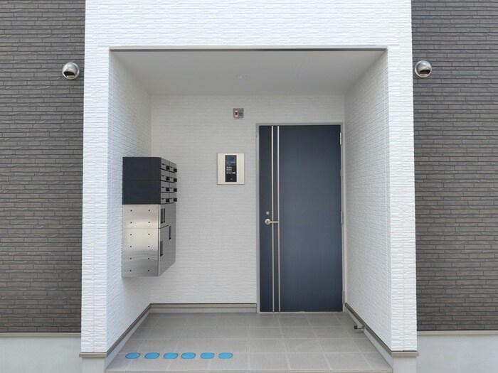 物件外観写真4　(エントランス部分)
