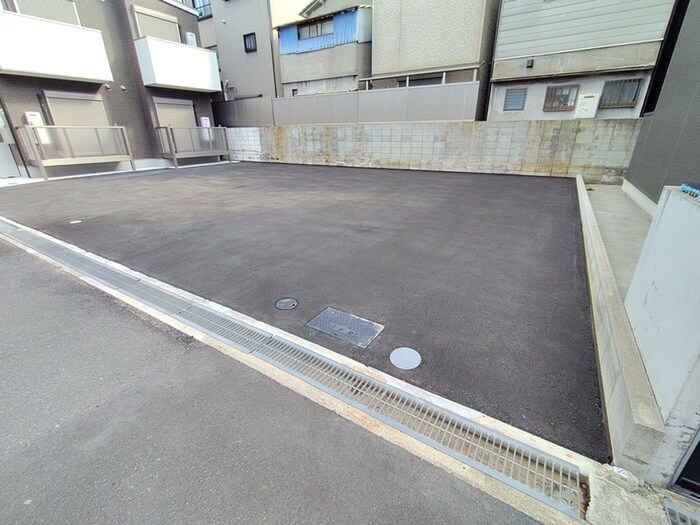 物件外観写真6　(駐車場)