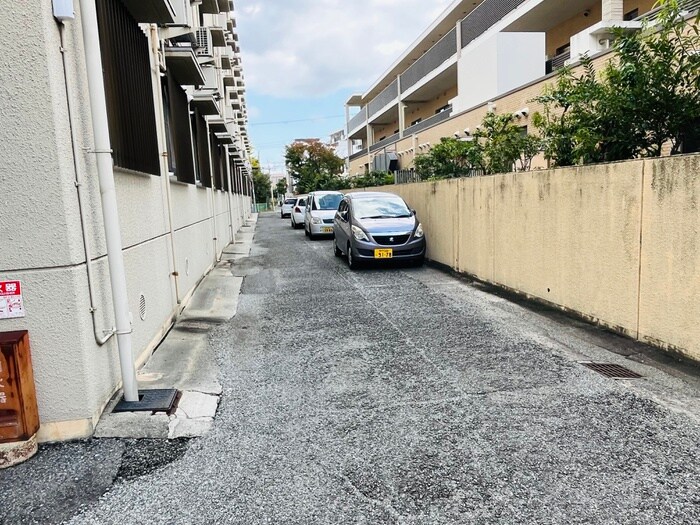 物件外観写真6　(駐車場)