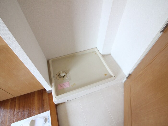 物件内観写真11　(洗濯機置場)