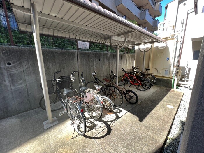 物件外観写真2　(駐輪場)