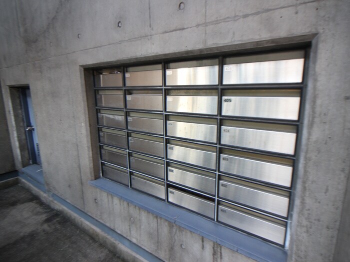 物件外観写真5　(エントランス部分)