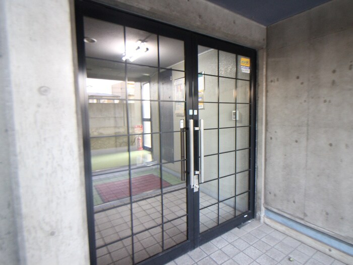 物件外観写真6　(エントランス部分)