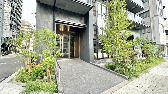 物件外観写真2　(エントランス部分)