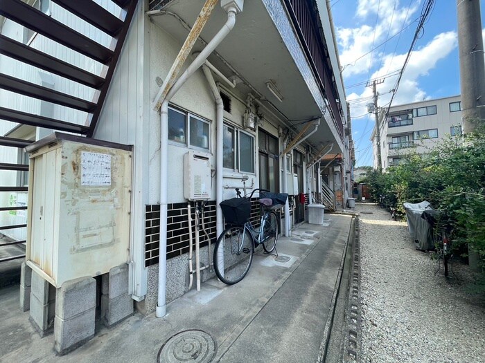 物件外観写真3　(エントランス部分)